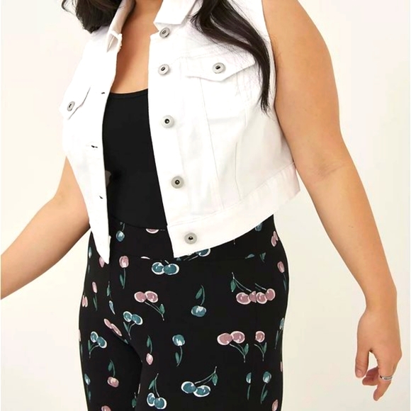 ❤️NWT VINTAGE TORRID VALENTINES DAY LEGGING - CHERRY PRINT - PEDAL PUSHER CROP - Picture 12 of 15